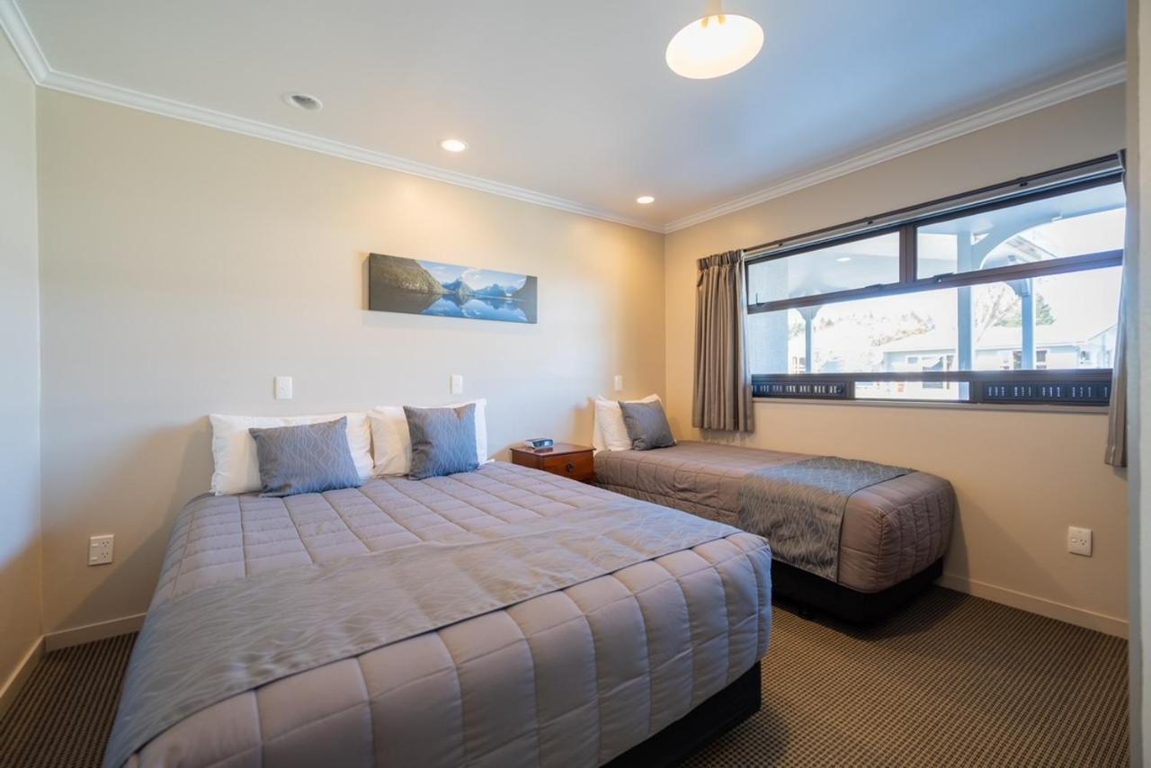 Te Anau Motel & Apartments Экстерьер фото