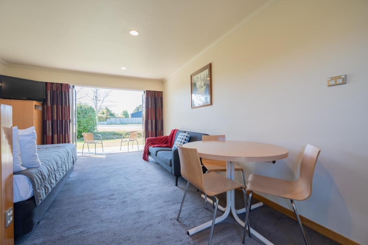 Te Anau Motel & Apartments Экстерьер фото